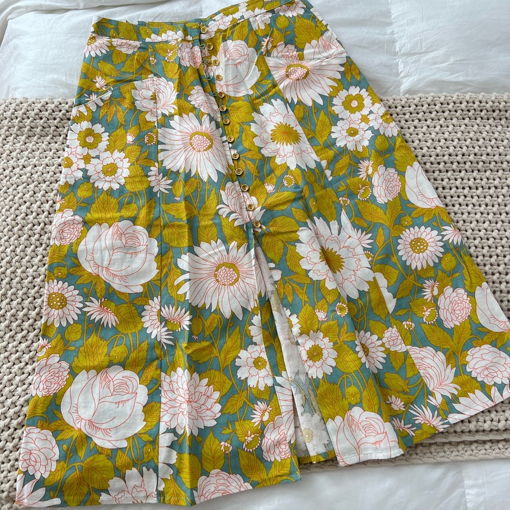 Mid skirt like new!